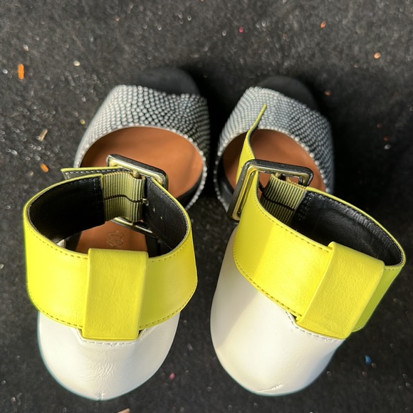 ALDO open toe heels black, white, yellow - Picture 8 of 8